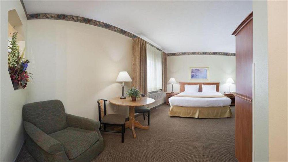 Wyndham Garden Anchorage Airport Hotel Bagian luar foto