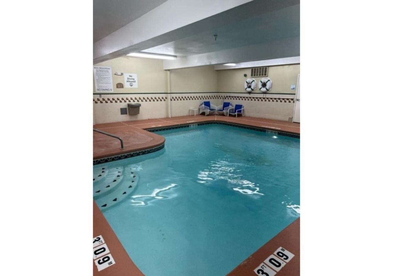 Wyndham Garden Anchorage Airport Hotel Bagian luar foto