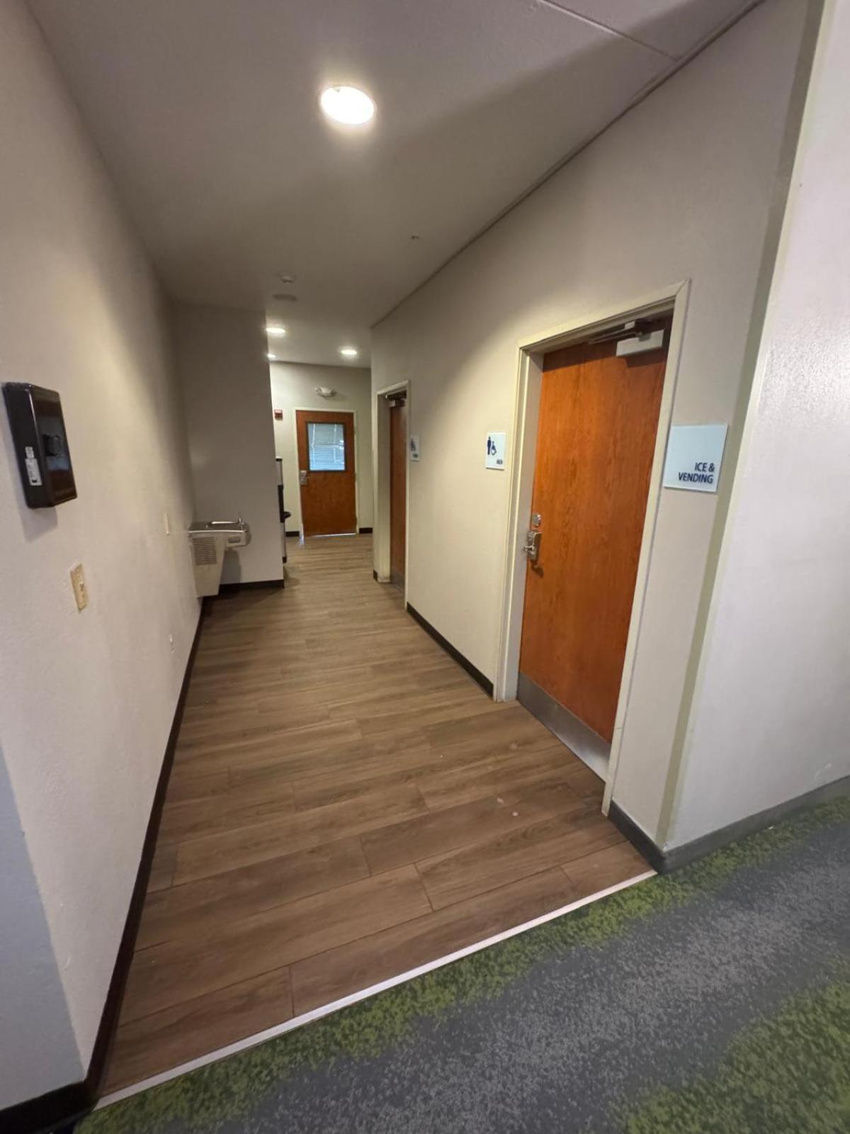 Wyndham Garden Anchorage Airport Hotel Bagian luar foto
