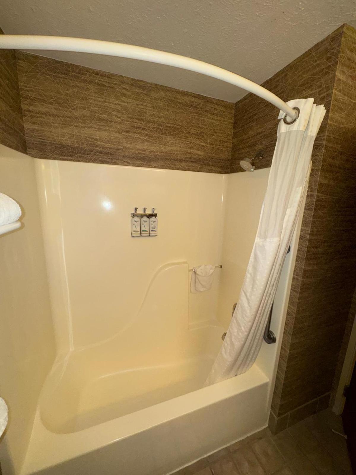 Wyndham Garden Anchorage Airport Hotel Bagian luar foto