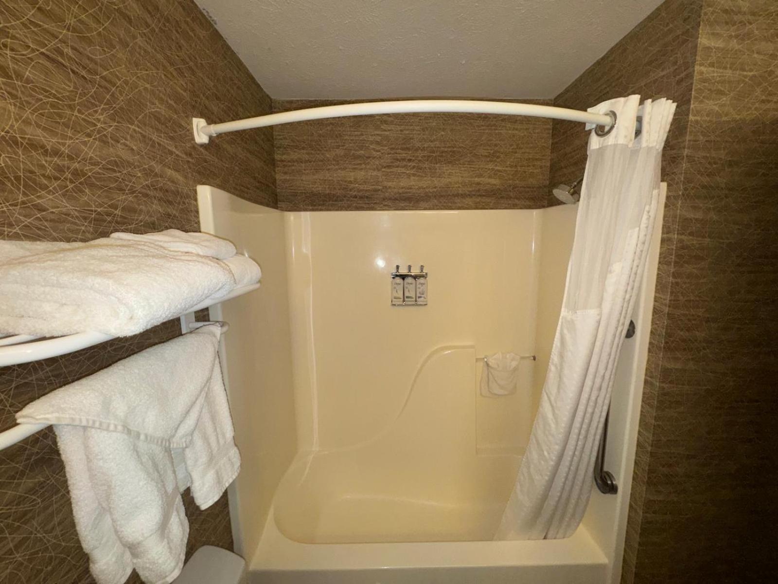 Wyndham Garden Anchorage Airport Hotel Bagian luar foto